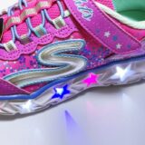 【レビュー】子どもに大人気！光る靴（スケッチャーズ）｜洗い方や色々な種類の光る靴も