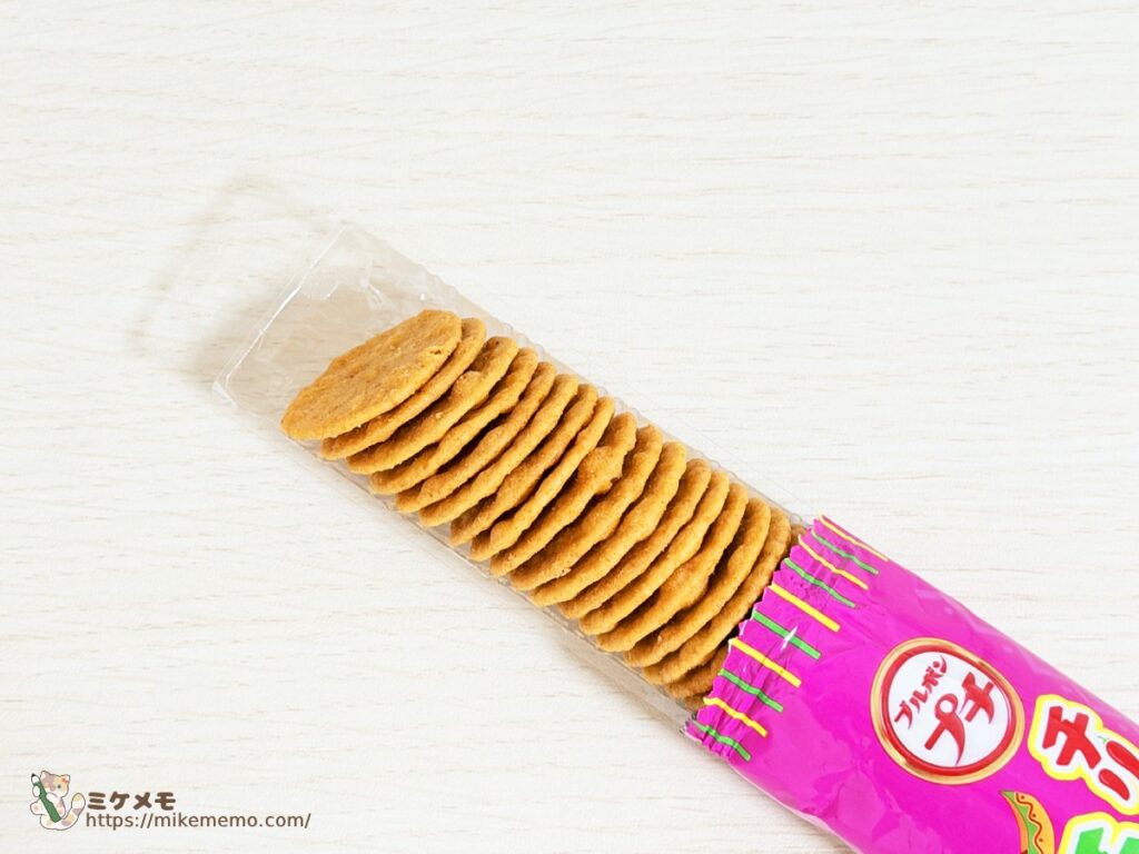 ブルボン プチチリタコス風チップを開封しトレーに並んだ中身