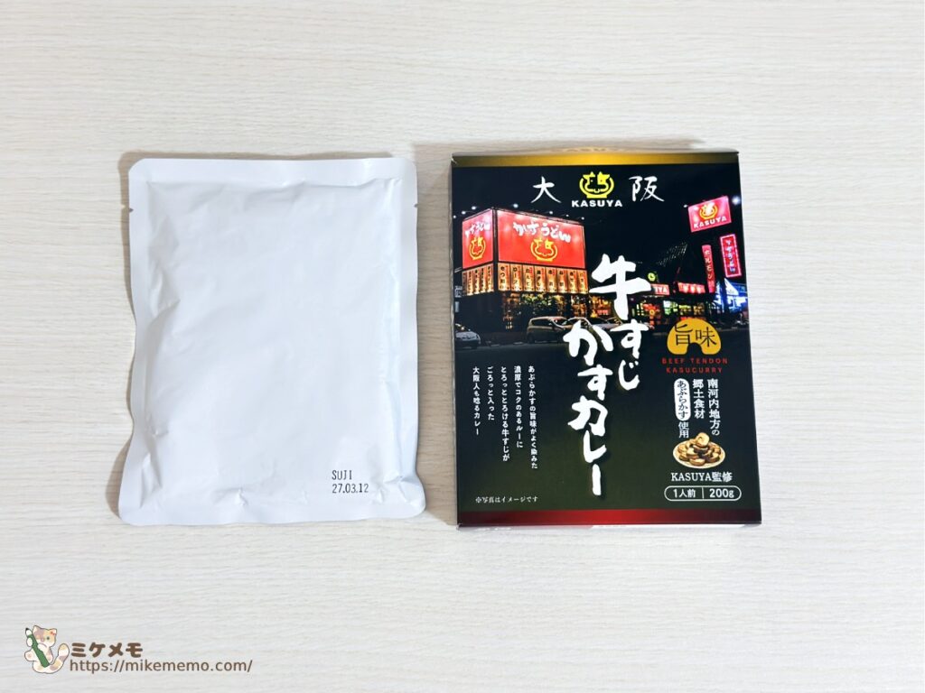 大阪牛すじかすカレーのレトルトパウチと外箱