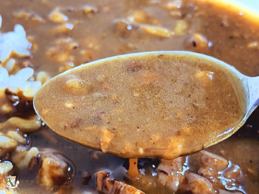 大阪牛すじかすカレーのルーのとろみと細かな具材