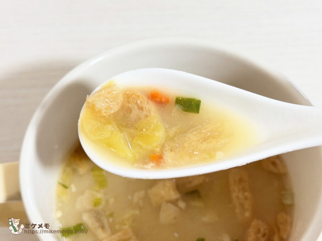 無印良品 豚汁の油揚げや野菜などの具材