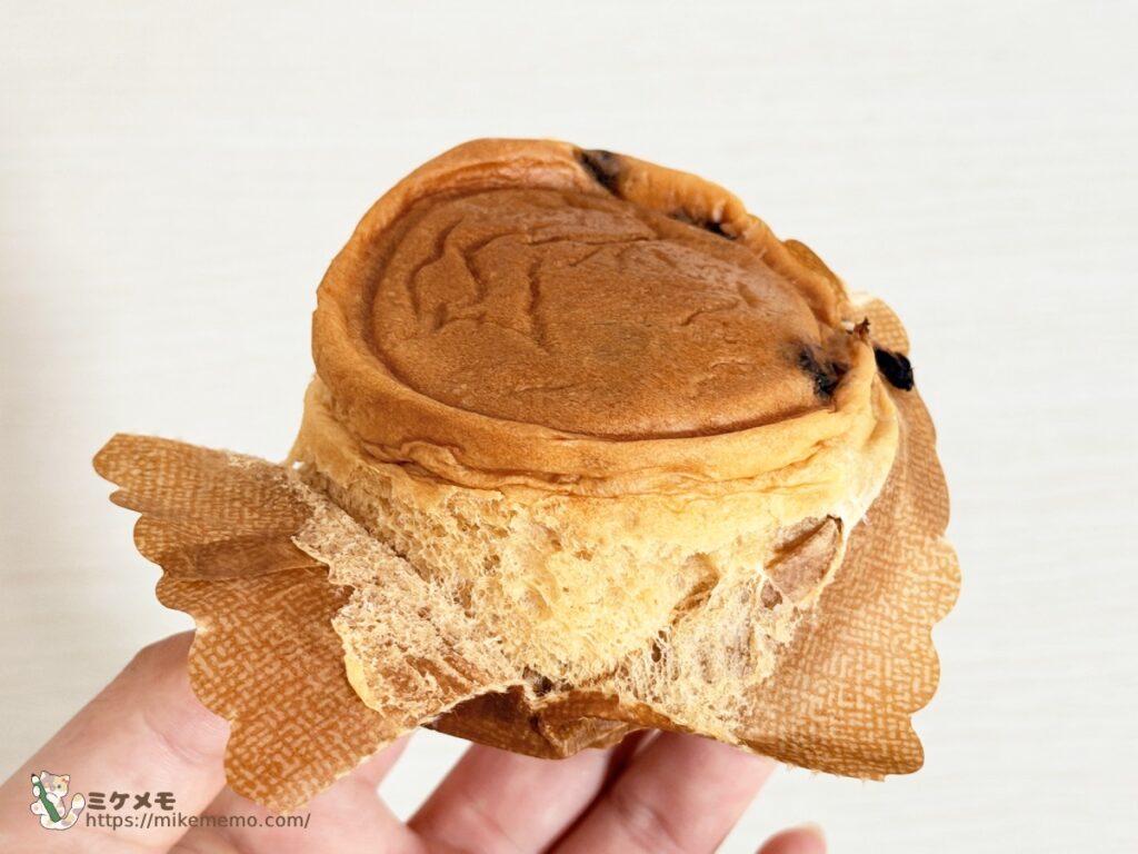 紙カップを外しかけたパンですよ！チョコチップ味