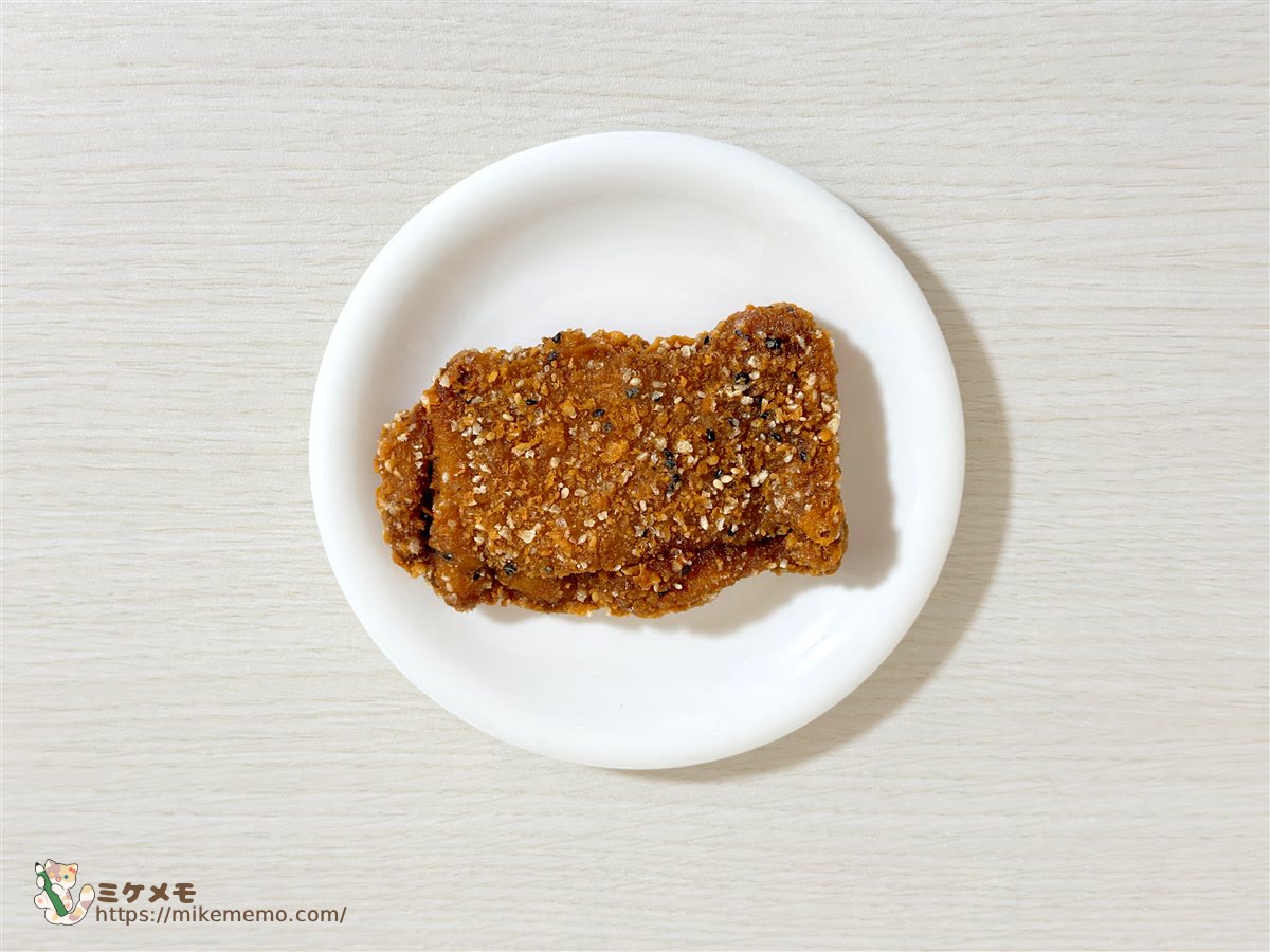 お皿にのせたファミチキ（ごま山椒味）の全体
