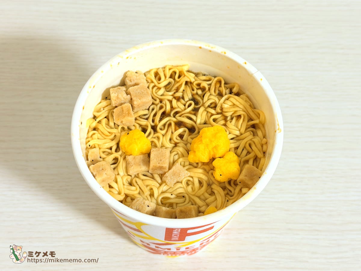 お湯を入れて5分後のファミチキ味ヌードル