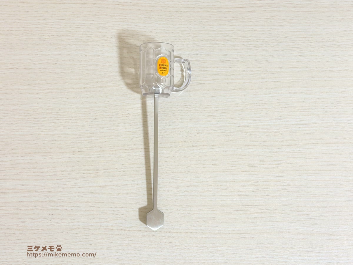 袋から出した計量カップ付きマドラーの全体